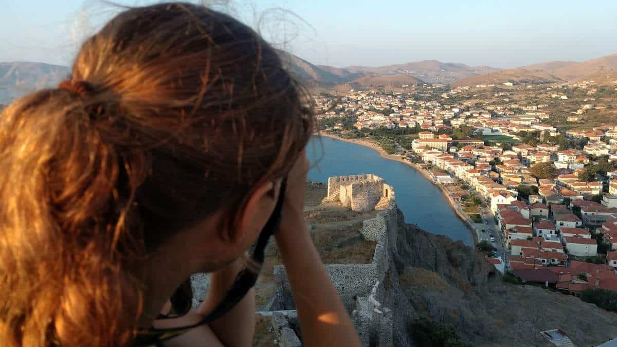Frau Fotografiert Meer Von Oben