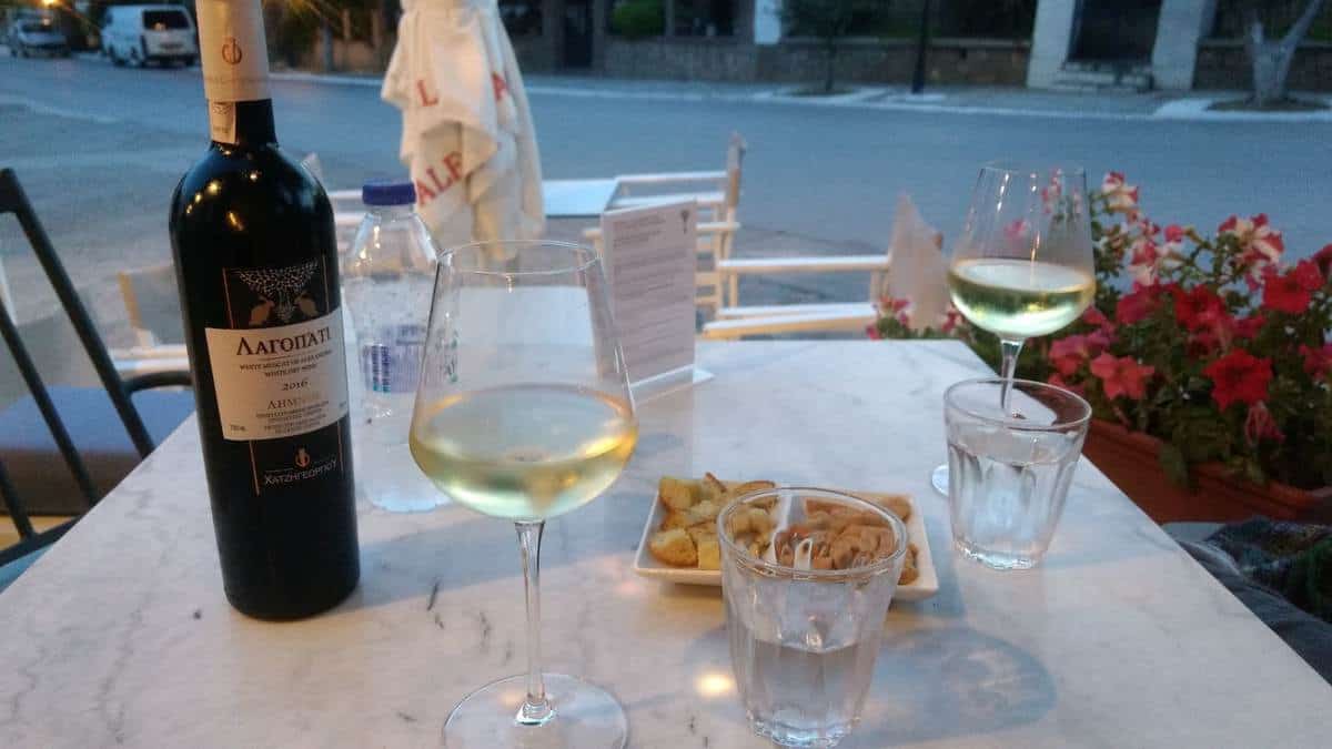 Wei&Szlig;Wein Am Tisch