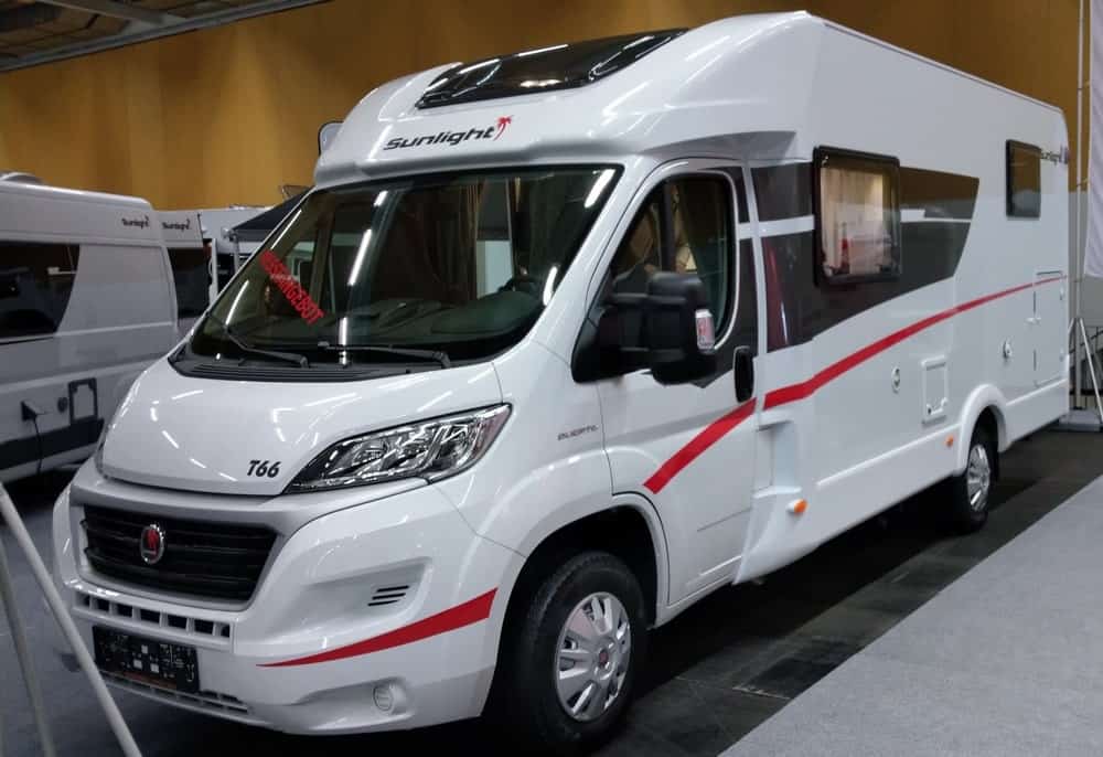 Teilintergrierter Wohnmobil