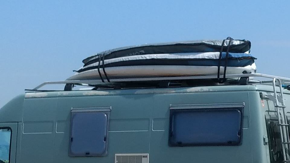 Surfboards Am Dach Des Wohnmobils