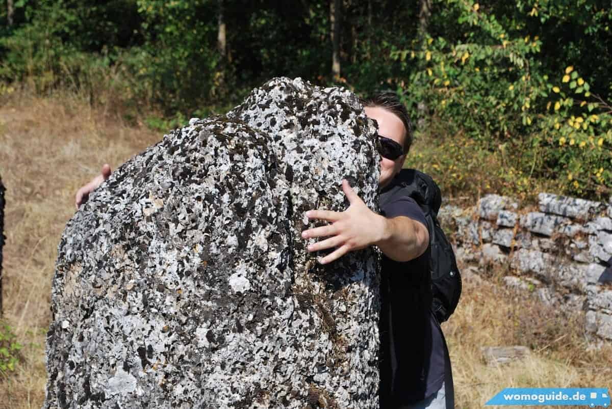 Gerfried Hinter Einem Stein