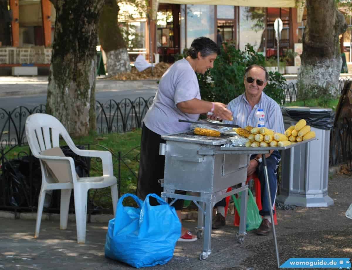Ioannina Stadtrundgang, Maiskolben Als Streetfood
