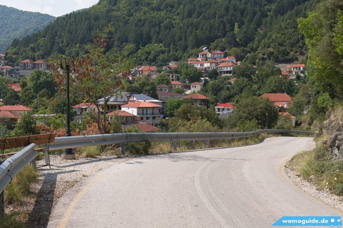 Ruhe Am See Aoou: Unser Schönstes Outdoor-Erlebnis 2018 2 Enge, Steile Stra&Szlig;E In Griechenland