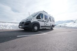 Wohnmobil In Winterlandschaft