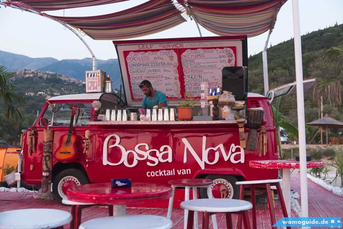 Mit Dem Wohnmobil Von Vlorë Über Den Llogara-Pass 15 Livadhi Beach (HimarË): Cocktails Am Strand
