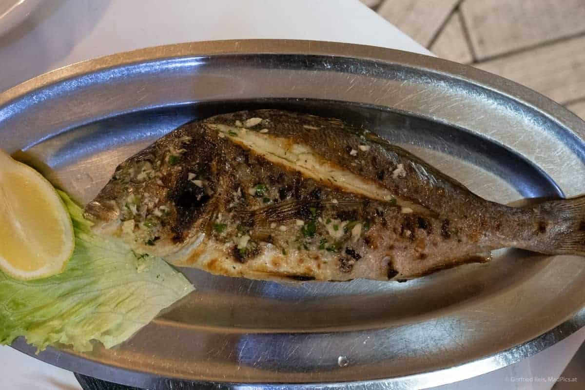 Trogir, Kroatien: Fisch Essen Im Restaurant