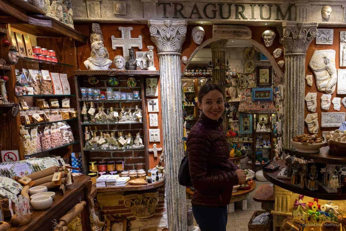 Trogir, Kroatien: Souvenirl&Auml;Den