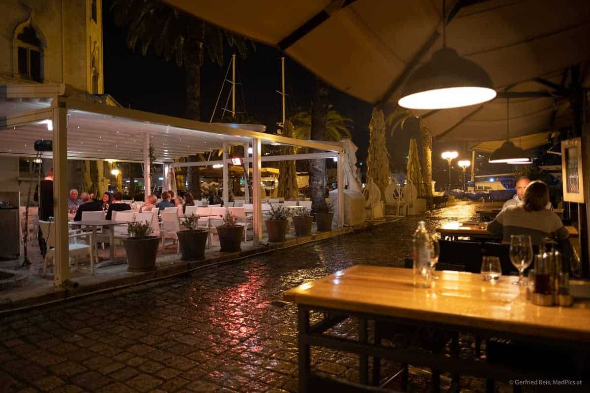 Trogir, Kroatien: Ein Getr&Auml;Nk