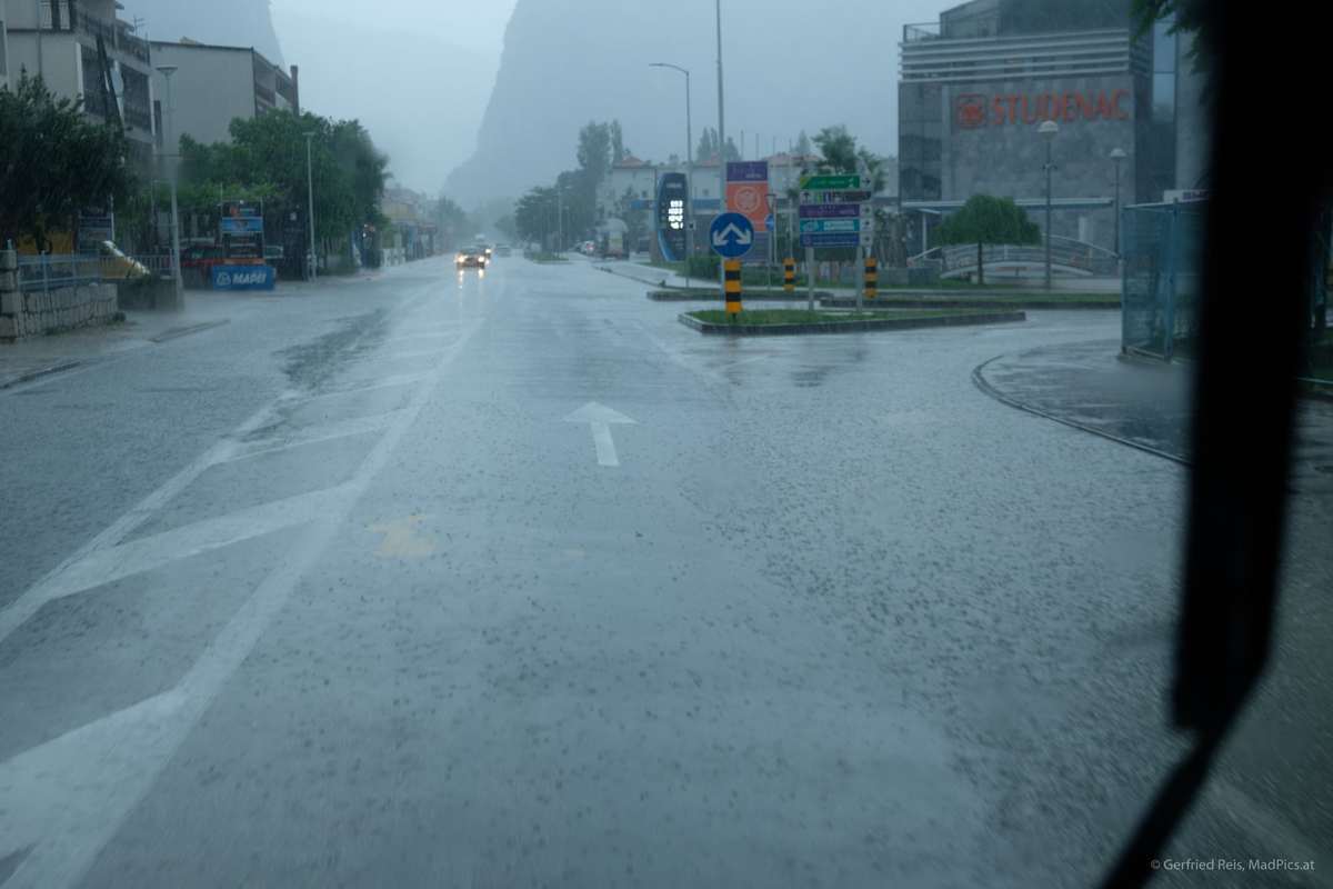 &Uuml;Berflutete Stra&Szlig;E Auf Der Jadranska Magistrala