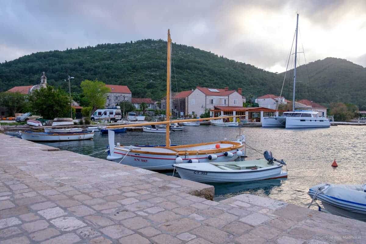 Prüfung Zum Kroatischen Küstenpatent: Erfahrungsbericht 4 Boote In Dalmatien, Kroatien