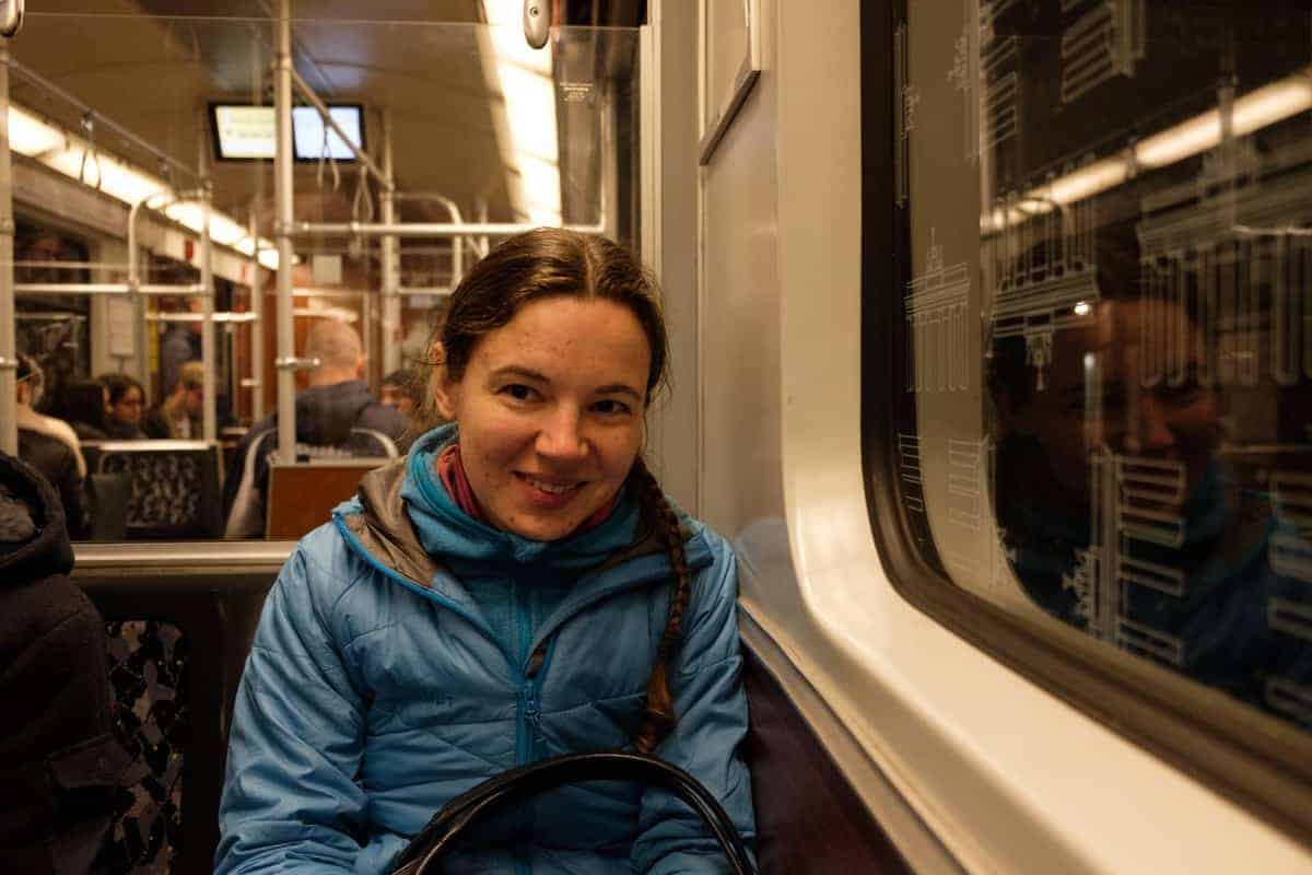 Berlin Mit Dem Wohnmobil 44 Olya Sitzt Im U-Bahn