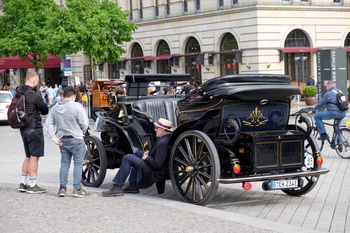 Berlin Mit Dem Wohnmobil 74 Antikes Auto Bei Brandenburger Tor, Berlin
