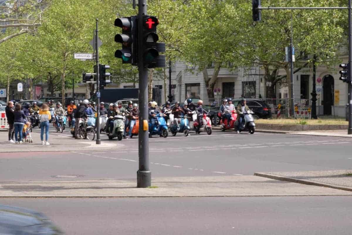 Berlin Mit Dem Wohnmobil 95 Vespa-Parade In Berlin