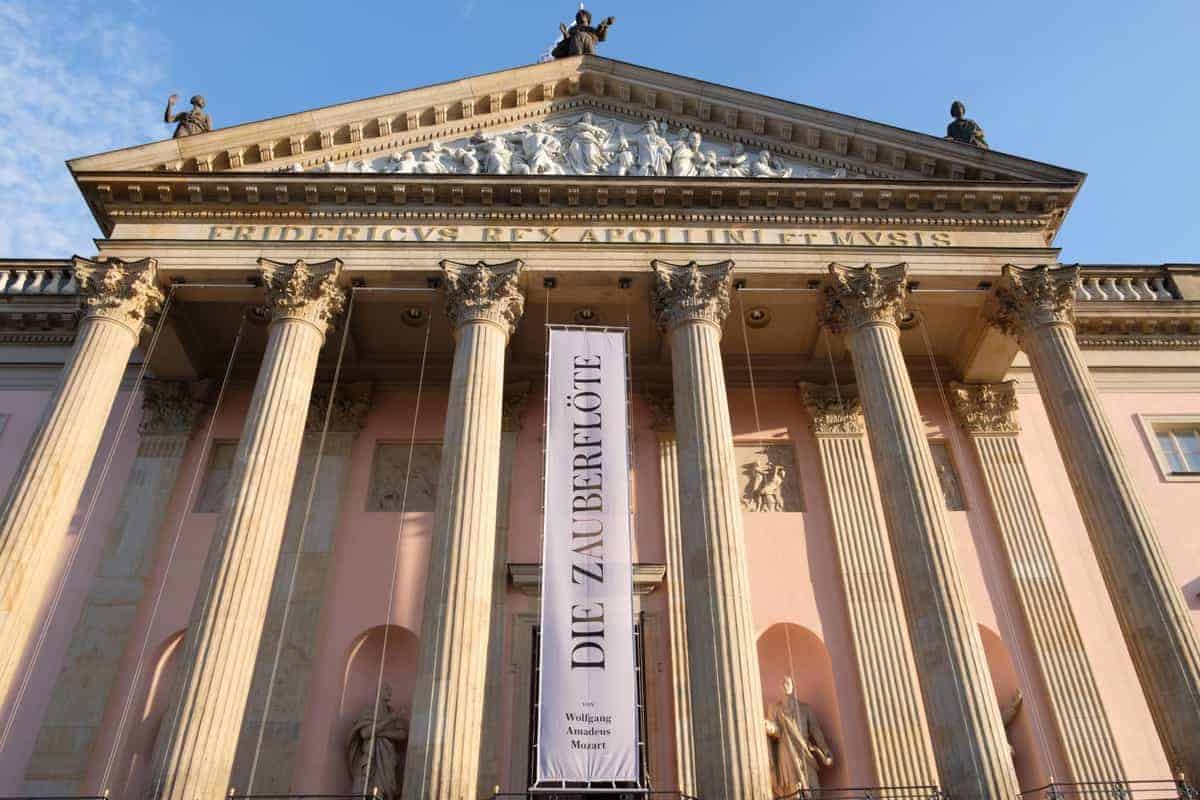 Berlin Mit Dem Wohnmobil 132 Bauwerke Bei Unter Den Linden In Berlin