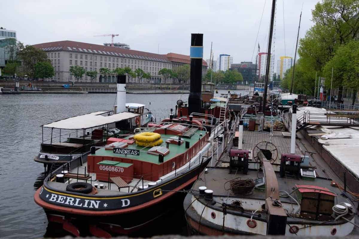 Berlin Mit Dem Wohnmobil 156 Boote An Der Spree