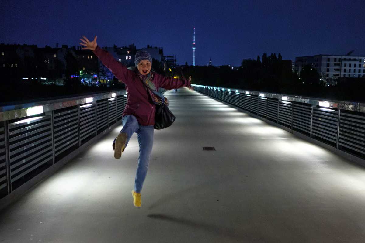 Berlin Mit Dem Wohnmobil 169 Olya HÜPft Vor Freude