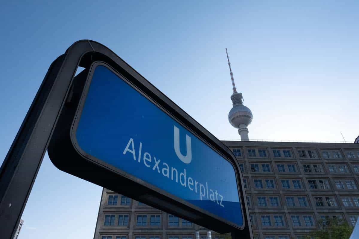 Berlin Mit Dem Wohnmobil 11 U-Bahn Station Alexanderplatz