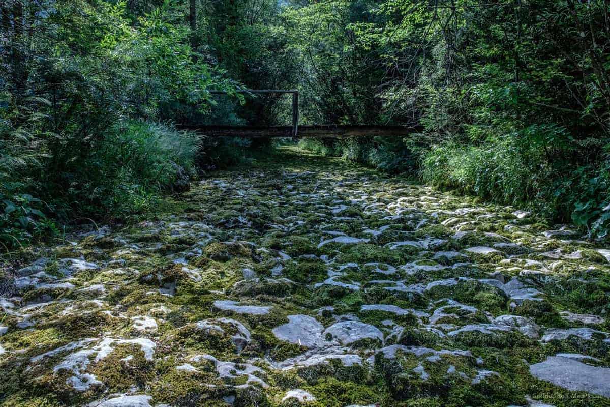 Ausgetrocknetes Flu&Szlig;Bett Am Wanderweg An Der Soca