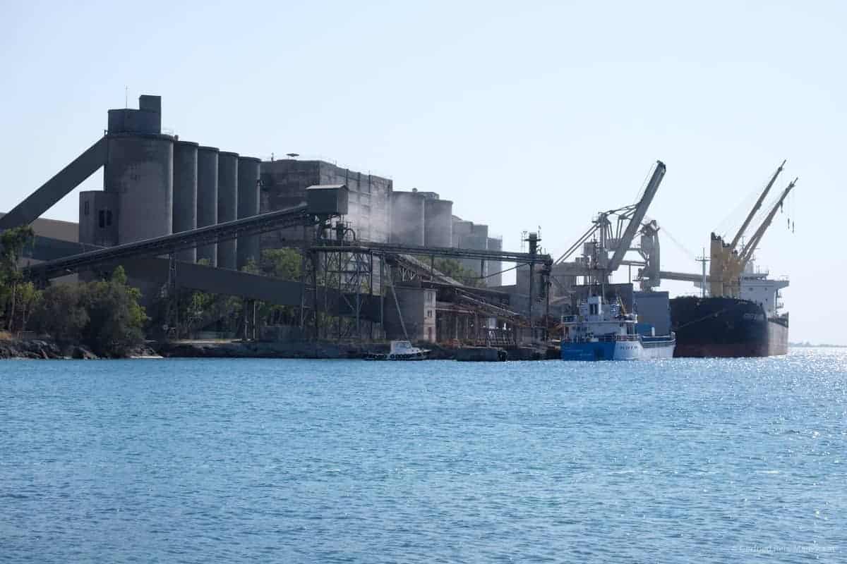 Betonfabrik Am Drepano Beach