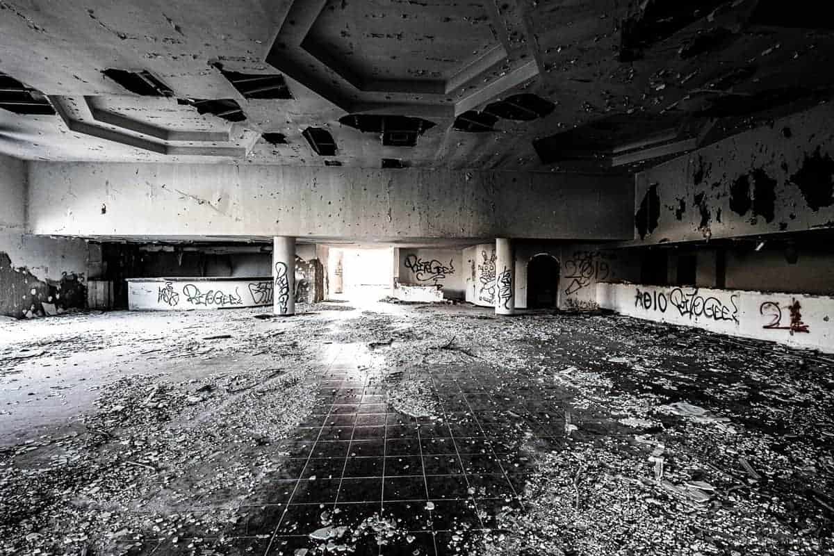 Hotel-Eingangshalle In Verfallenem Hotel