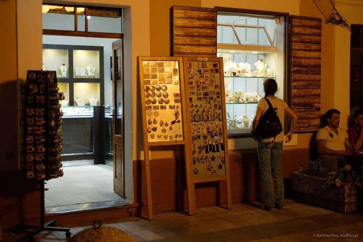 Schmuckgesch&Auml;Ft In Shkodra, Albanien