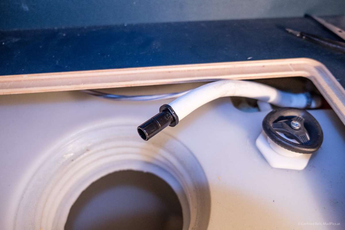 Floe-Adapterstück In Schlauch Einsetzen