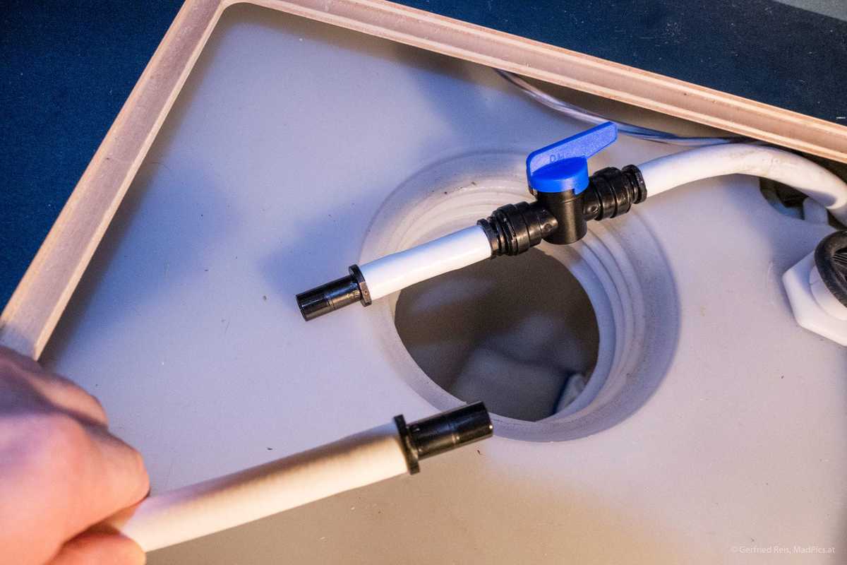 Floe-Adapterstück In Schlauch Einsetzen