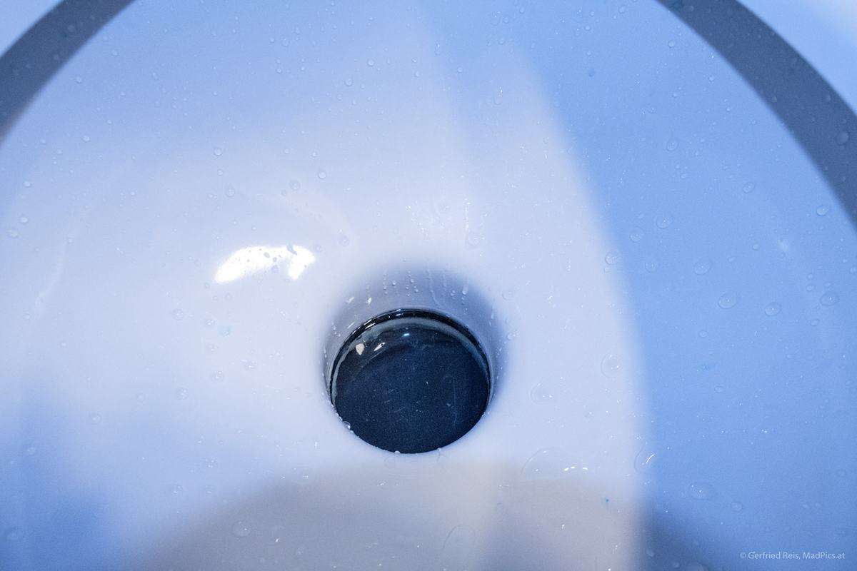 Restwasser Der Toilettenspülung, Das Zu Frostschäden Führen Kann.
