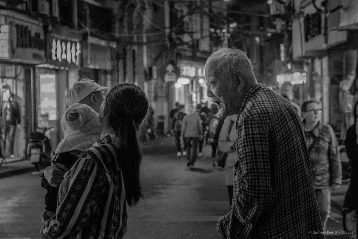 Die Schönsten Reisefotos 2019 21 Interaktion Jung Und Alt In Shanghai