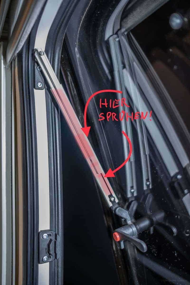 Sprühstellen Für Ein Steckendes Ausstellmechanismus In Einem Wohnmobil Fenster