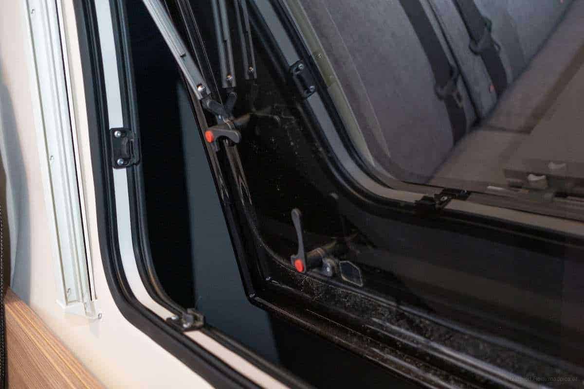 Vorgehängtes Fenster Im Wohnmobil