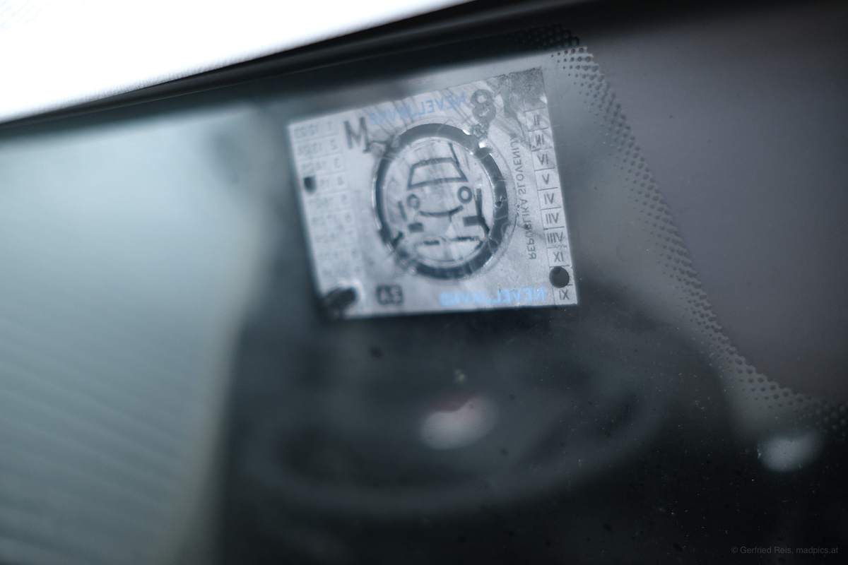 Klebereste Nach Dem Entfernen Der Vignette