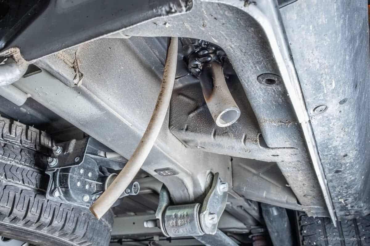 Überlauf Des Wassertanks Im Wohnmobil Und Schlauch Des Ablass-Ventils