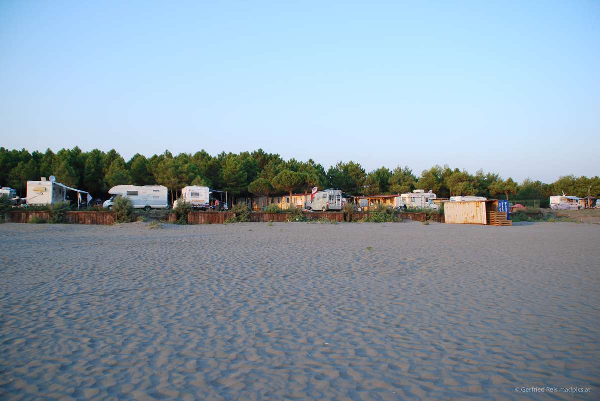 Am Velika Plaza Mit Dem Wohnmobil: Campingplatz Safari Beach