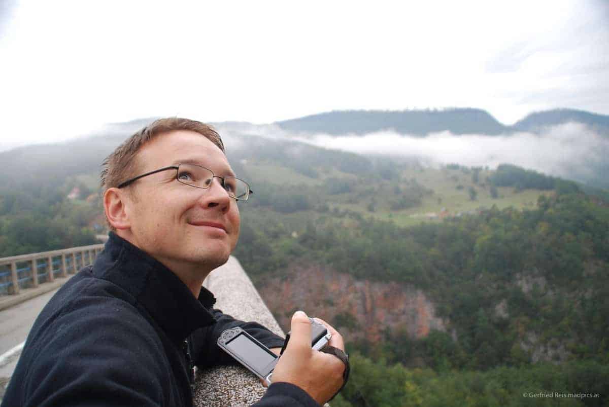 Gerfried Blickt Auf Die Tara Schlucht Von Der Đurđevića-Brücke