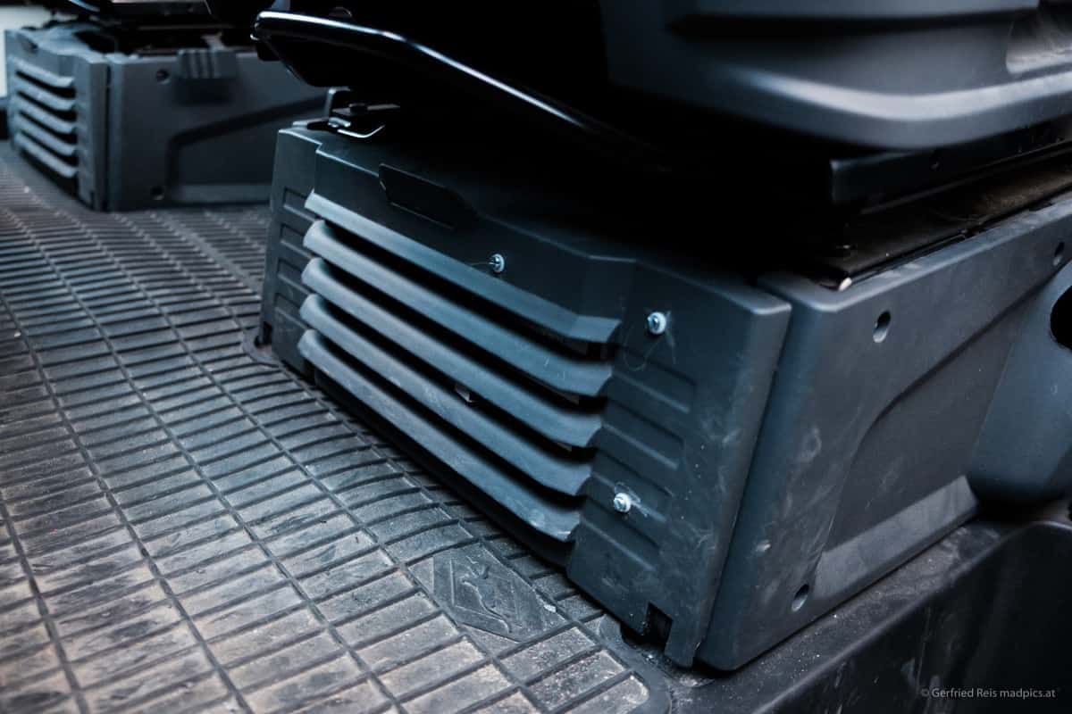 Den Solar-Laderegler Im Wohnmobil Befestigen