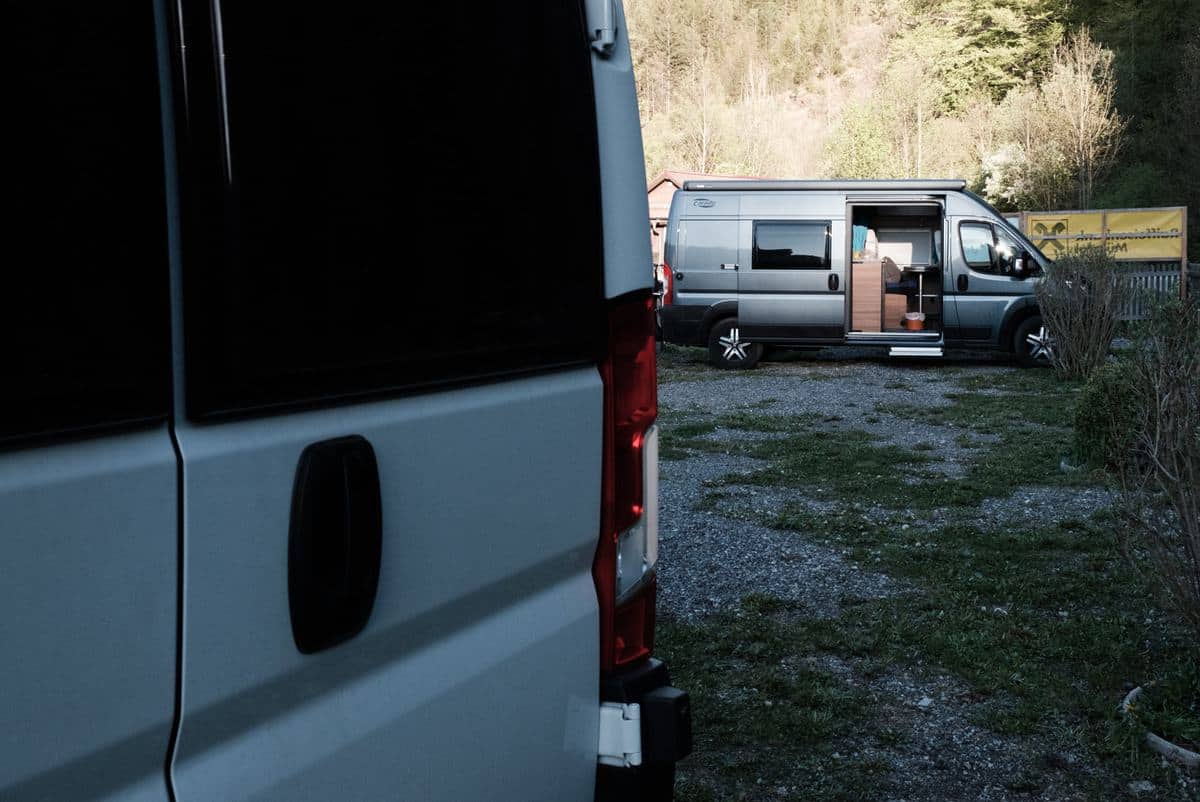 Camping-Regeln Fürs Wohnmobil: Die 30 Besten Tipps 4 Parken Mit Türen An Einander Zugewandt Heißt Wenig Privatsphäre