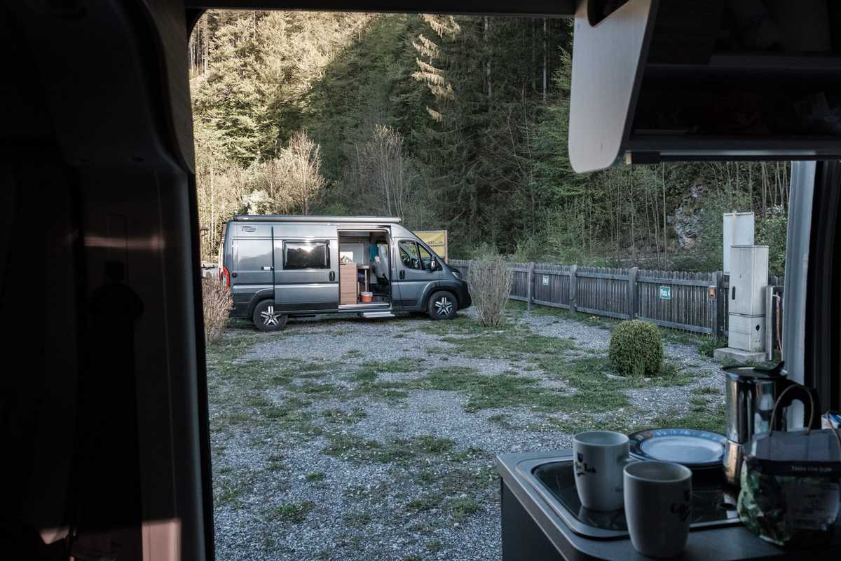 Camping-Regeln Fürs Wohnmobil: Die 30 Besten Tipps 3 Parken Mit Türen An Einander Zugewandt Heißt Wenig Privatsphäre