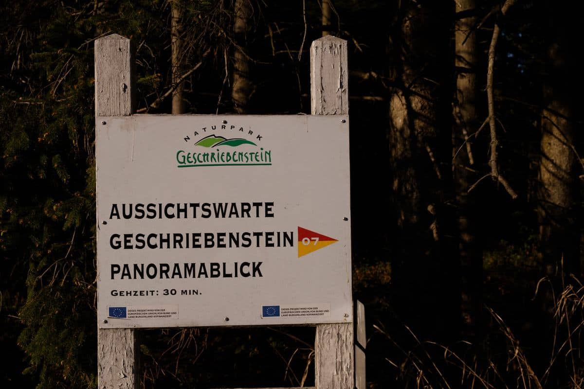 Erste Womo-Reise Nach Corona: Wandern Und Biken Im Günser Gebirge (Burgenland) 3 Wegweiser Zur Aussichtswarte Geschriebenstein