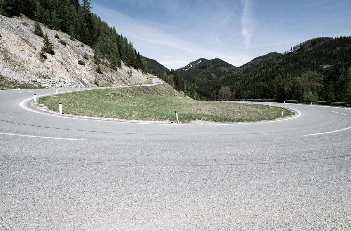 Im Hochschwab-Massiv Mit Dem Wohnmobil 4 Scharfe Kurve Am Niederalpl