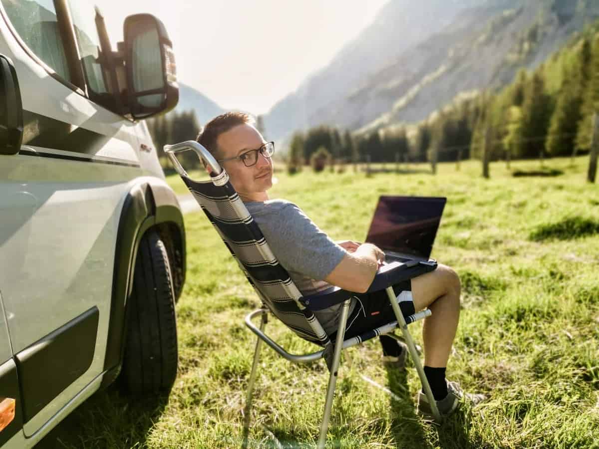 Im Hochschwab-Massiv Mit Dem Wohnmobil 16 Home-Office Vor Dem Camper