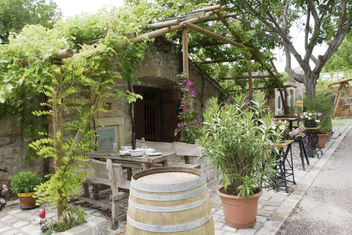 Schön Dekorierter Keller In Einer Kellergasse