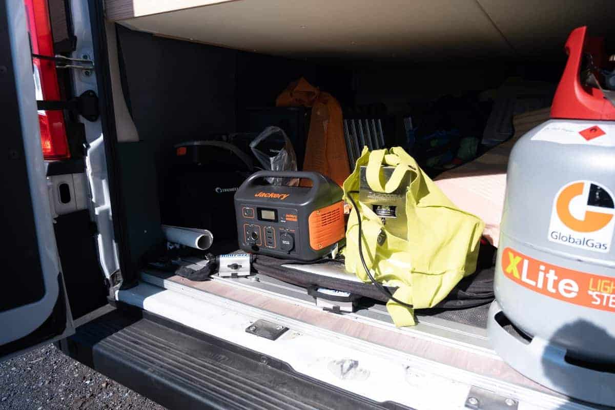 Eine Power Station Für Camping Und Wohnmobil 6 Power Station In Der Heckgarage