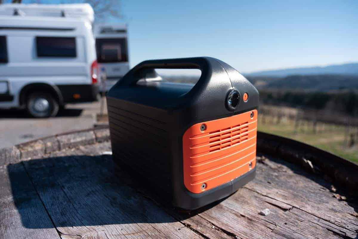 Eine Power Station Für Camping Und Wohnmobil 14 Taschenlampe An Der Schmalen Seite Der Power Station