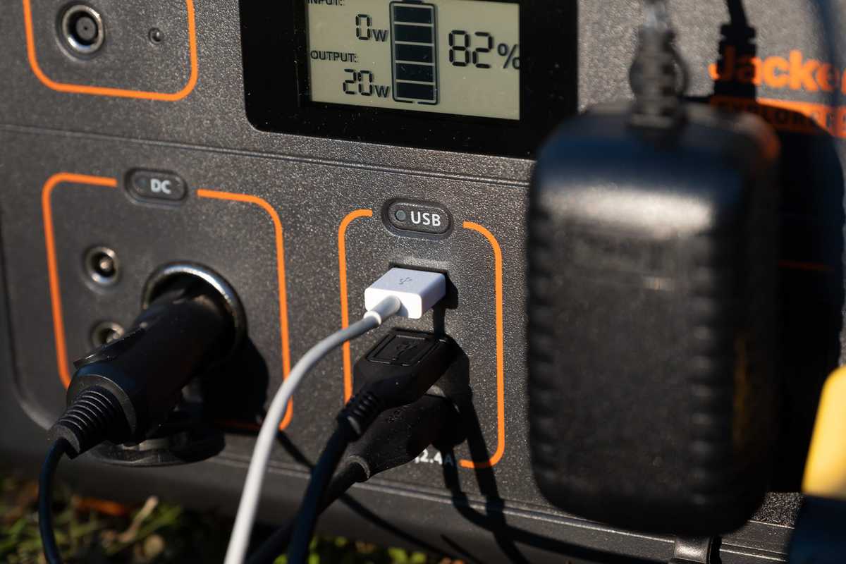 Eine Power Station Für Camping Und Wohnmobil 11 Steckdosen An Der Power Station