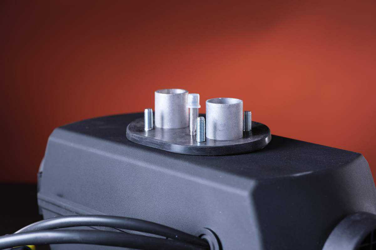 Diese Beiden Rohre Zeigen Nach Unten Und Ragen Ins Freie. Darüber Gelangen Die Abgase Direkt Nach Draußen, Und Brennluft Wird Von Außen Angesaugt