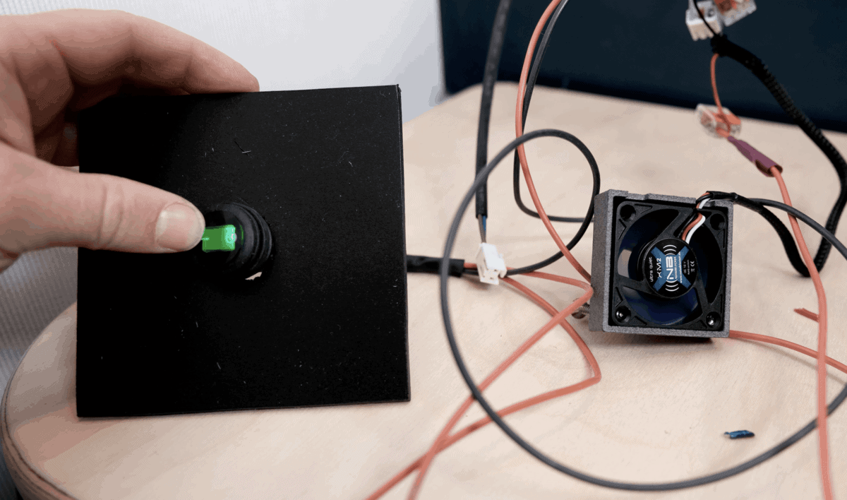 Schalter Und Ventilator Im Probeaufbau