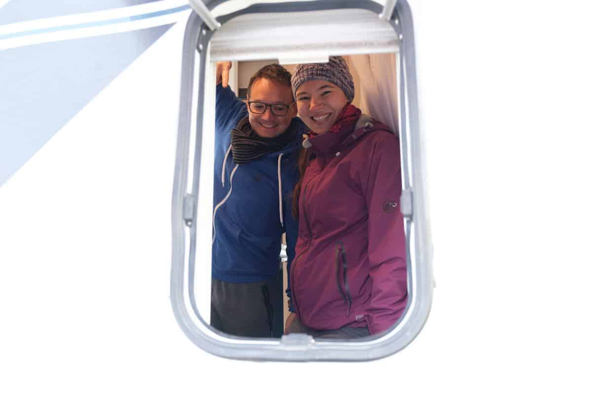 Endlich Ist Sie Drin: Erleichterte Gesichter