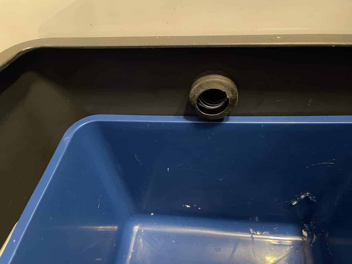 Durch Das Loch Wird Die Luft Nach Außen Gesogen