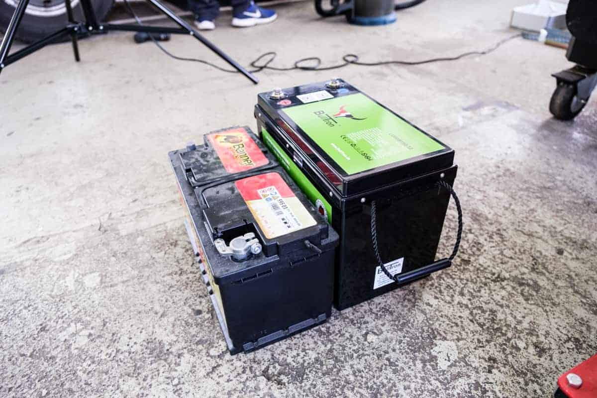 Maße Lithium-Batterie (Bulltron) Im Vergleich Mit Agm-Batterie